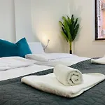 Апартаменты Spacious & Classy With 2 Baths In Centre *