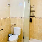 Апартаменты Spacious & Classy With 2 Baths In Centre