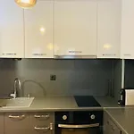 Апартаменты Spacious & Classy With 2 Baths In Centre *