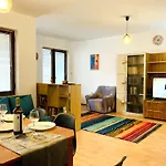 Апартаменты Spacious & Classy With 2 Baths In Centre *