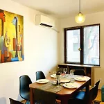 Апартаменты Spacious & Classy With 2 Baths In Centre *