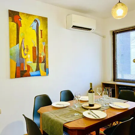 Spacious & Classy With 2 Baths In Centre Апартаменты *