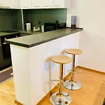 Spacious & Classy With 2 Baths In Centre * Φιλιππούπολη