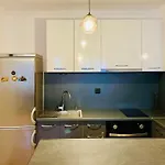 Διαμέρισμα Spacious & Classy With 2 Baths In Centre *