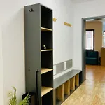 Διαμέρισμα Spacious & Classy With 2 Baths In Centre
