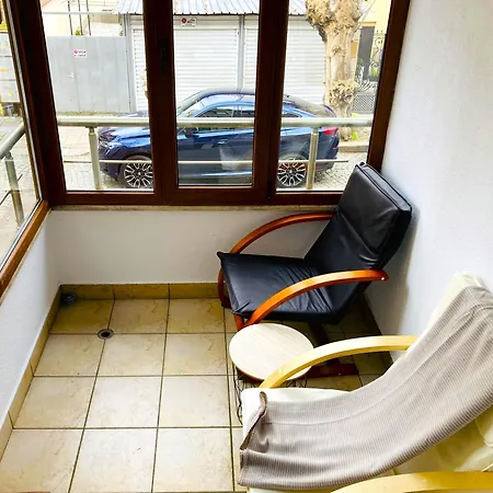 Spacious & Classy 2bdr With 2 Baths In Centre