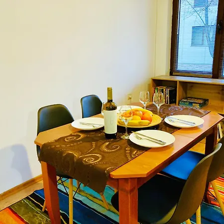 Spacious & Classy 2bdr With 2 Baths In Centre