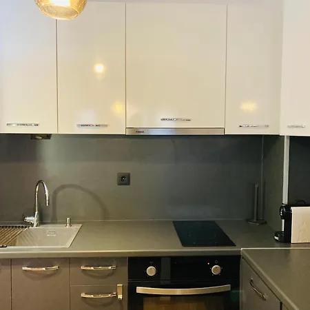 Daire Spacious & Classy With 2 Baths In Centre *