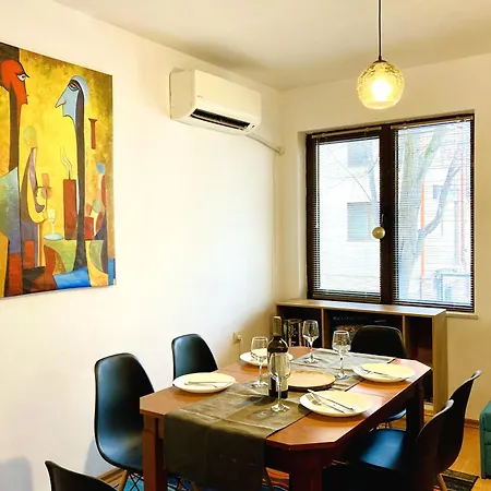 Daire Spacious & Classy With 2 Baths In Centre *