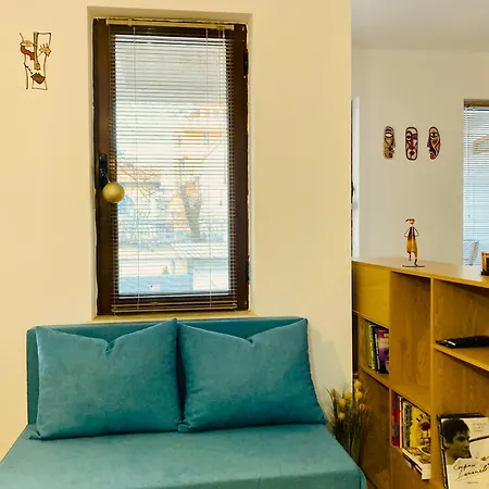 Spacious & Classy With 2 Baths In Centre * Filibe