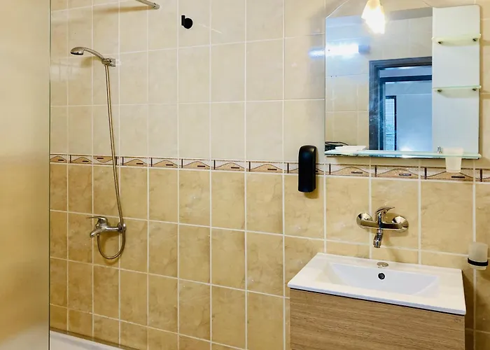 Spacious & Classy 2bdr With 2 Baths In Centre Apartamento