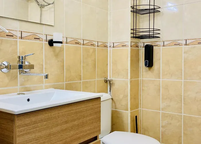 Spacious & Classy 2bdr With 2 Baths In Centre