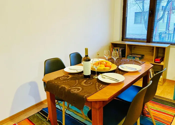 Spacious & Classy 2bdr With 2 Baths In Centre